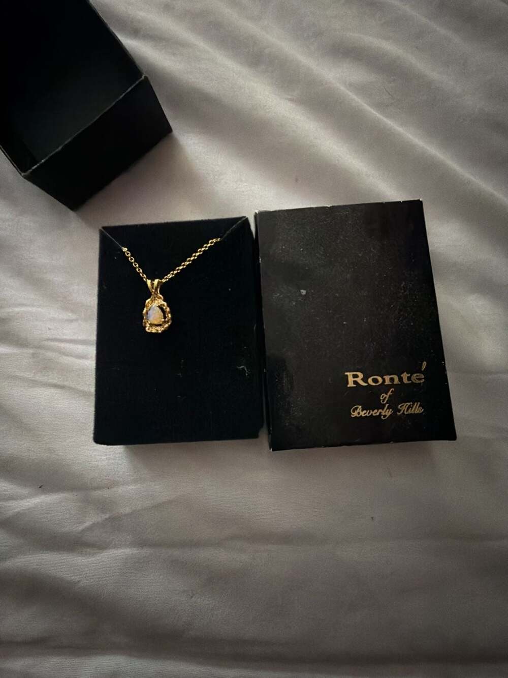 Vintage Ronte' of Beverly Hills Gold Tone Genuine Opal Teardrop Pendant Necklace